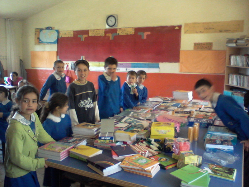 Akkuş Tuzak Köyü İlköğretim Okuluna Kırtasiye Yardımı